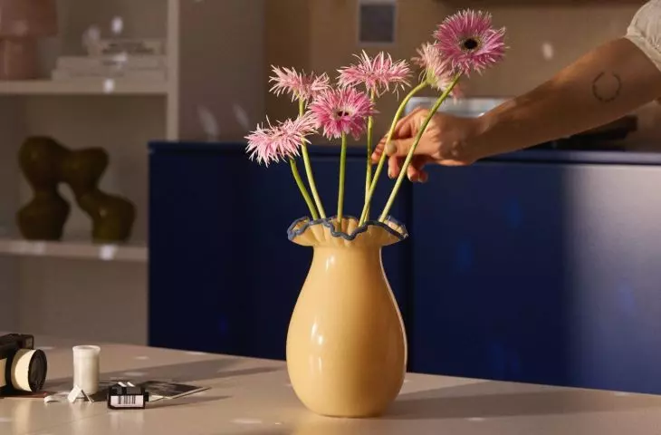 Vase in butter yellow shade will enliven the space