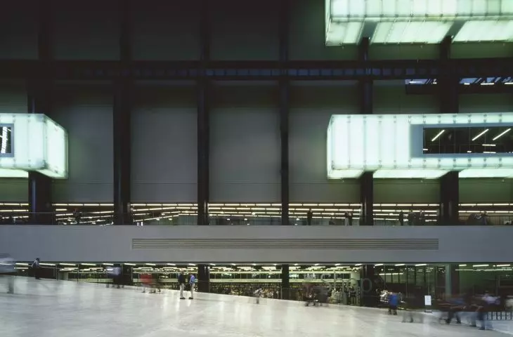 The Tate Modern Gallery in London - the architects retained many of the original features of the power plant, including the powerful spaciousness of the main hall, which has been adapted into a huge exhibition space