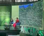 The winner of the award, Oliwia Jagła, during the presentation of her project