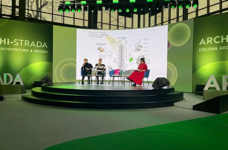 Kacper Zak, Patryk Tatara, honorable mention winners, during the presentation of their project