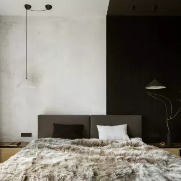 The wall behind the bed was divided into two parts - light and dark