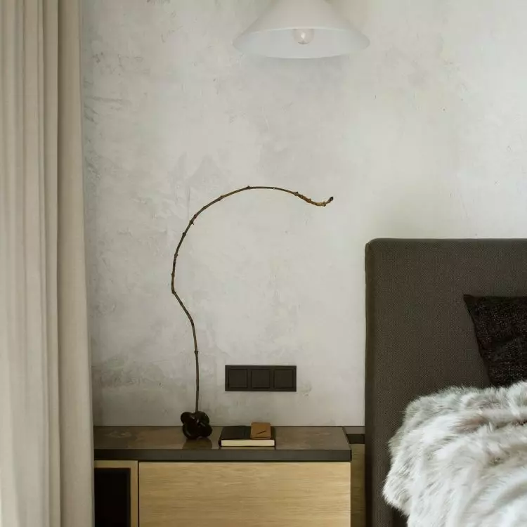 Lamp with a black wire