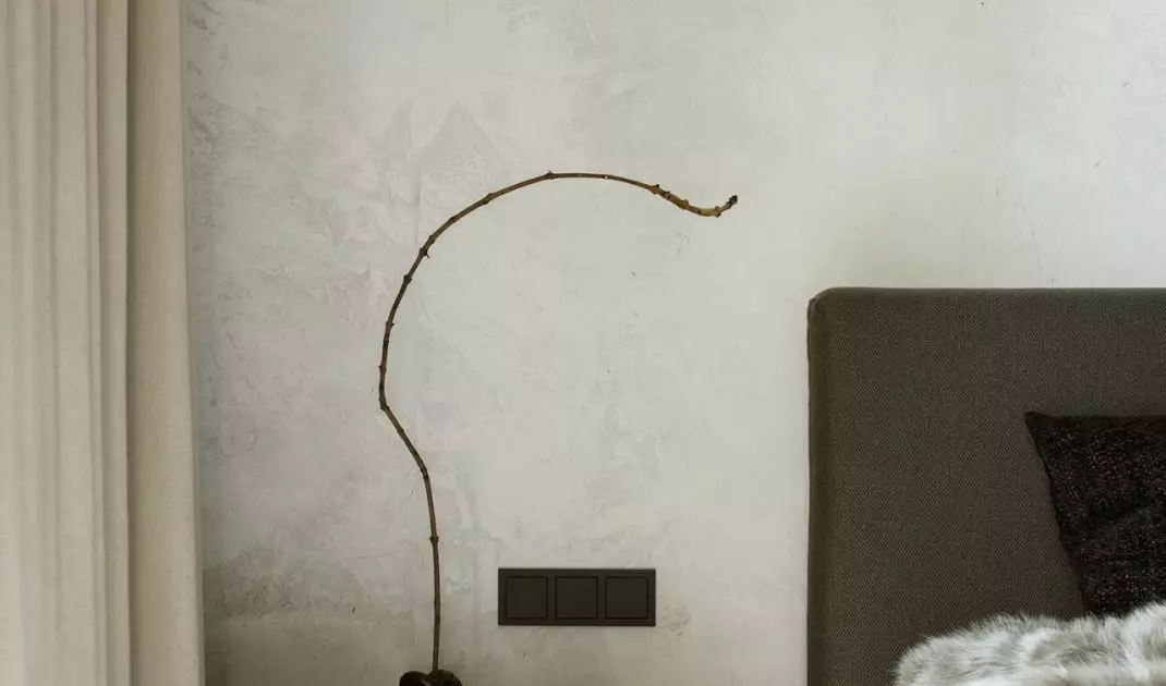Lamp with a black wire 