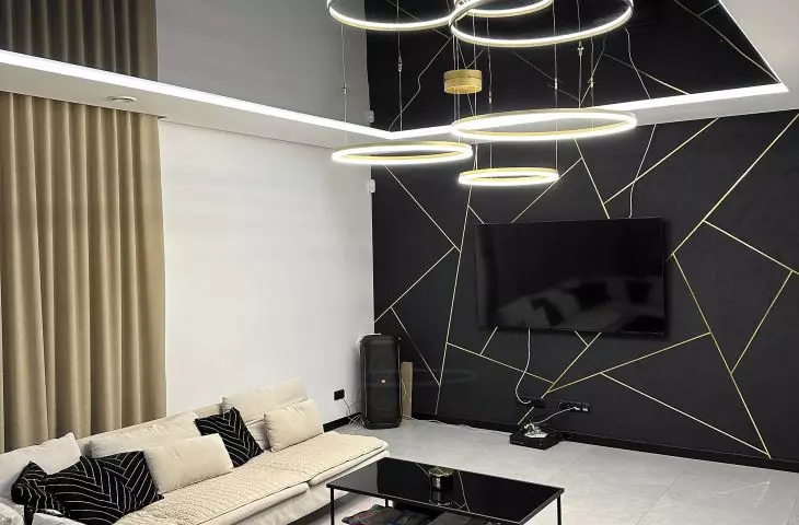 Profile aluminiowe, systemy oświetlenia LED i akcesoria do sufitów napinanych