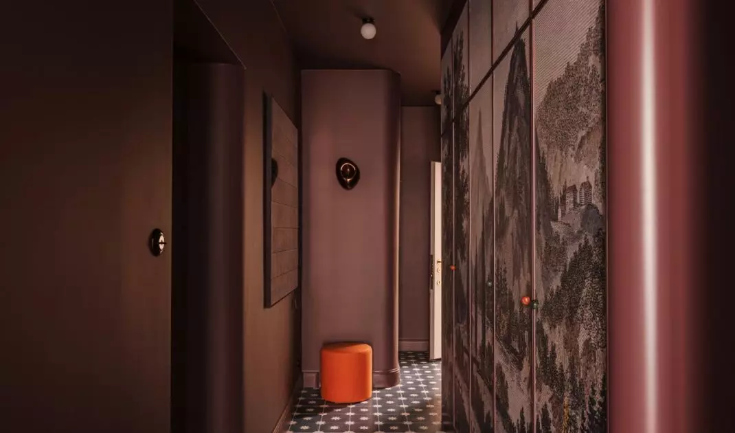 The entrance area is dominated by burgundy