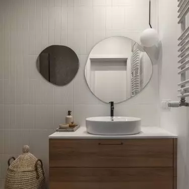 Natural materials relate to the design of the bedroom