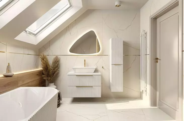 Oklahoma White wall cabinet, White countertop, Cabrera Grande washbasin, Orion Brushed Gold low basin mixer, Idaja mirror, Oklahoma White wall-mounted pedestal, Calentador wall-mounted radiator