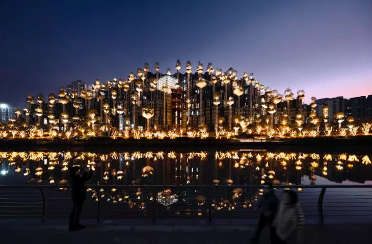 Shanghai's 1000 Trees Mall - a view of the facility at night