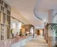 Hotel lobbies, although large, do not have to be overwhelmed by reverberating and echoing sounds. Acoustic designer ceilings can be installed on the ceiling or walls, while Heradesign wall coverings can be installed on the walls