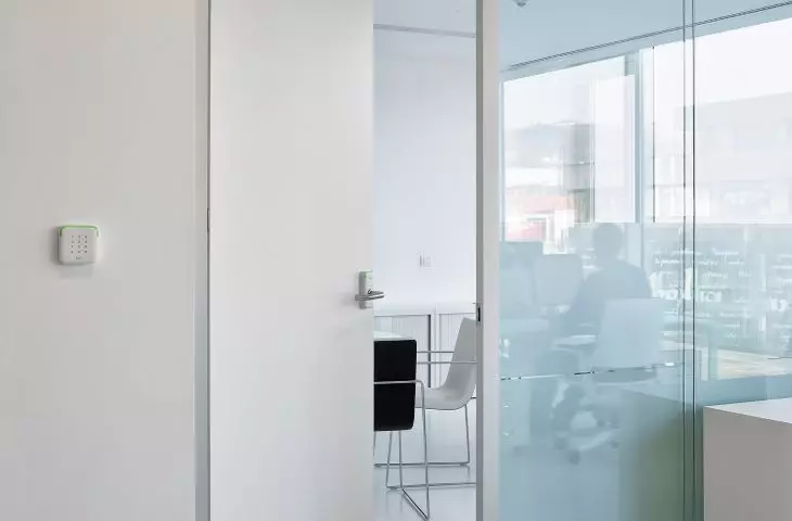 Zamek elektroniczny SALTO XS4 Mini oraz czytnik naścieny