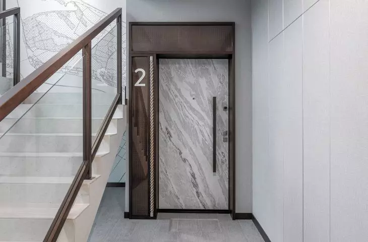 Drzwi mieszkaniowe antywłamaniowe RAPTOR EI30 . Apartamenty Sol Marina w Gdańsku