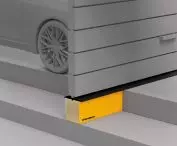Puroterm HEAVY with GR seal installed under a sectional garage door. Paired with the gasket of the lower section of the door, it creates an extremely effective seal while eliminating the linear thermal bridge