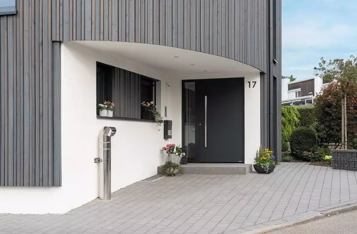 ThermoSafe Hybrid aluminum door, pattern 860, handle HOE 701, color RAL 7016