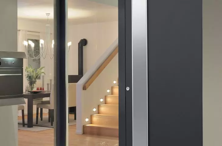 ThermoCarbon aluminum door, design 565, RAL 7016, handle Design G760 in E6/EV1 anodized aluminum