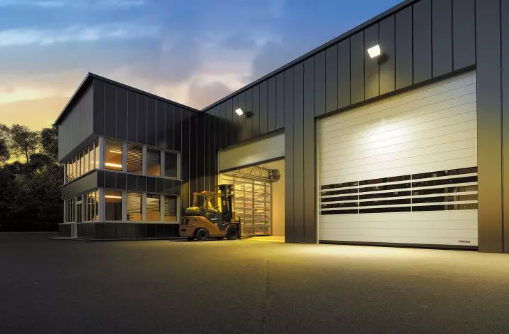 Speed sectional door