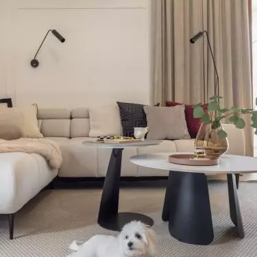 In the lounge area you will find a beige corner sofa