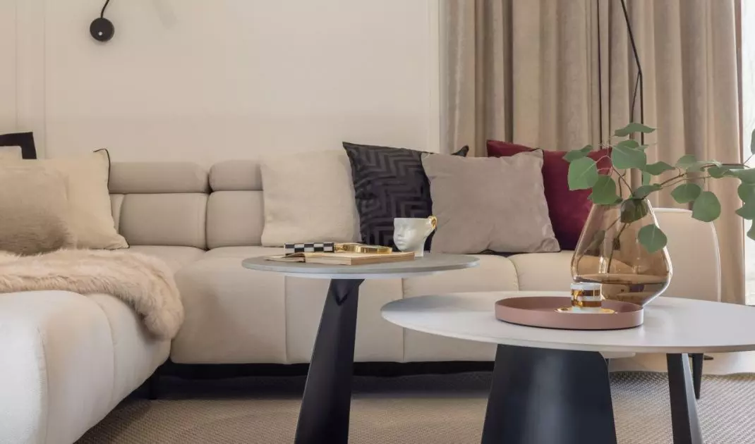 In the lounge area you will find a beige corner sofa