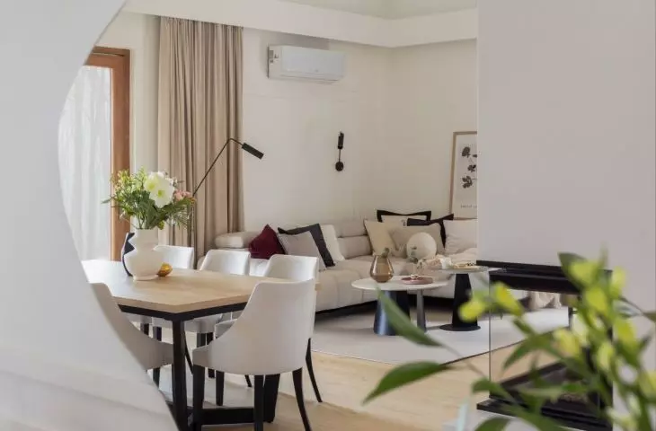 The interior alludes to nature with organic shapes, among other things