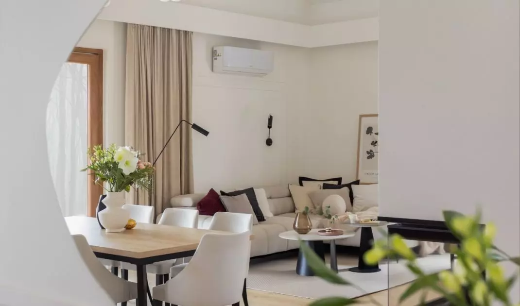 The interior alludes to nature with organic shapes, among other things