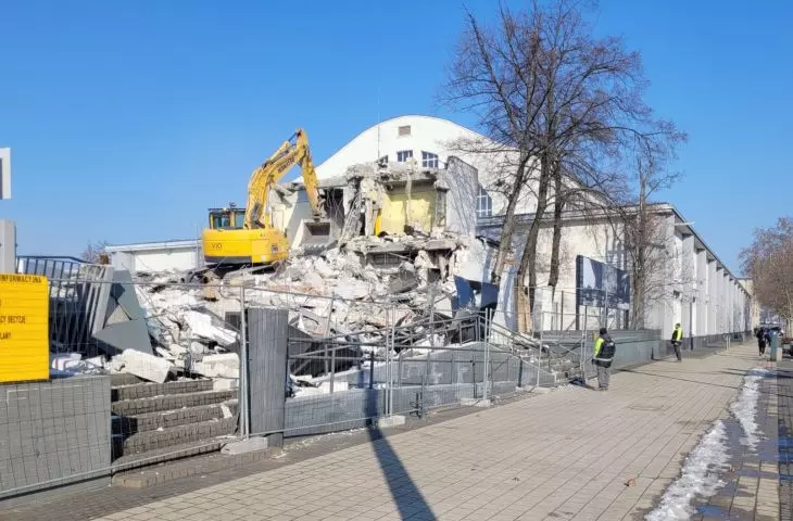 wyburzanie pawilonu po barze McDonald's w Poznaniu, 20.02.2025