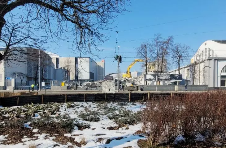 wyburzanie pawilonu po barze McDonald's w Poznaniu, 20.02.2025