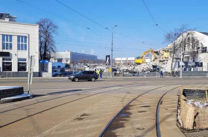 wyburzanie pawilonu po barze McDonald's w Poznaniu, 20.02.2025