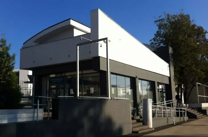 pawilon po barze McDonald's w Poznaniu w roli wejścia południowego na teren MTP