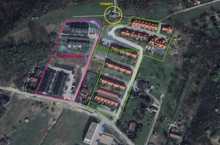 Screenshot from satellite map showing the settlements and the monument