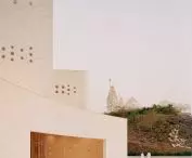 Audytorium w klasztorze dźinijskim Shrimad Rajchandra Ashram w Dharampur, w stanie Gujarat