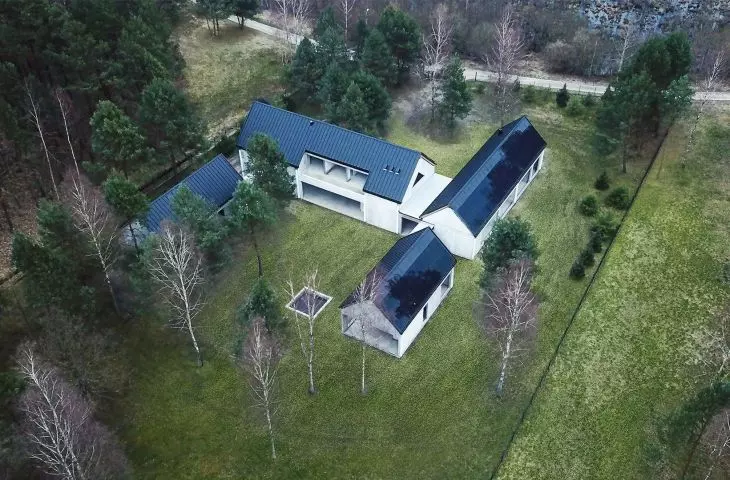 The house is equipped with a smart home system, heat pump and recuperation, among other features