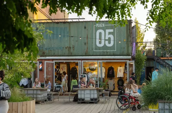 A project combining containerized architecture, cultural offerings, and cuisine