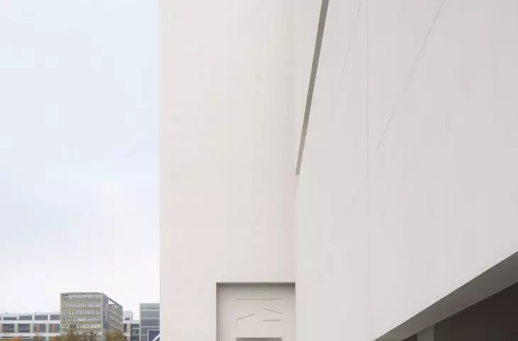 MSN's white concrete planes defy the ponderous context of downtown Warsaw