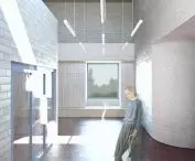 jasną, minimalistyczną bryłę architekci przełamali niebieską stolarką