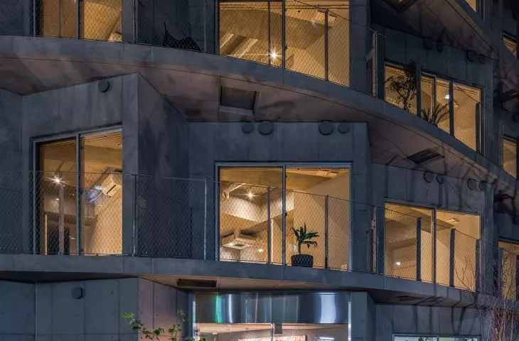 TOPAZ Shinokachimachi apartment complex in Tokyo - the construction of the building refers to the aesthetics of brutalism 