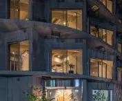 Kompleks apartamentów TOPAZ Shinokachimachi w Tokio  — konstrukcja budynku nawiązuje do estetyki brutalizmu 