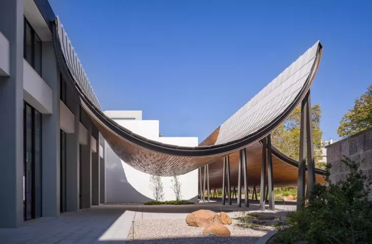 Galust Gulbenkian Museum in Lisbon - the concave arch canopy is covered with white handmade tiles