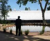 Muzeum Galusta Gulbenkiana w Lizbonie — widok na bryłę instytucji  