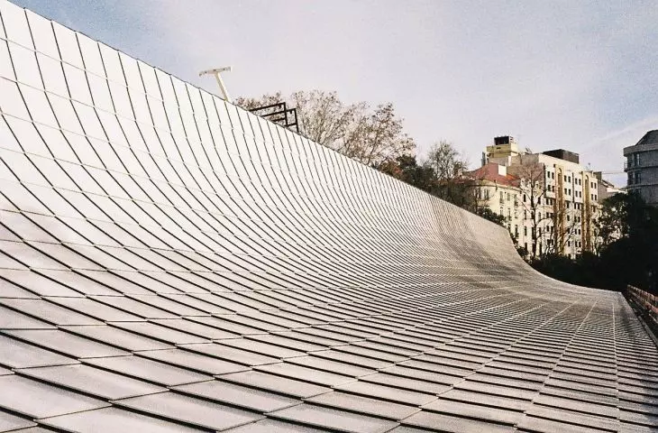 Galust Gulbenkian Museum in Lisbon - the architects created a concave arched canopy, covered with white handmade Portuguese tiles