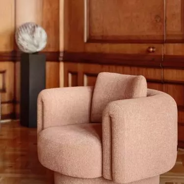 The color scheme of the upholstery refers to the colors of the south of Spain