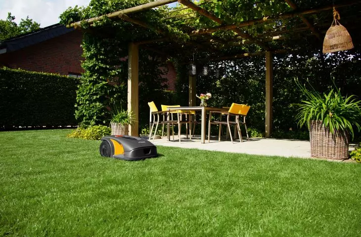 The right equipment in action is the foundation of a well-kept garden