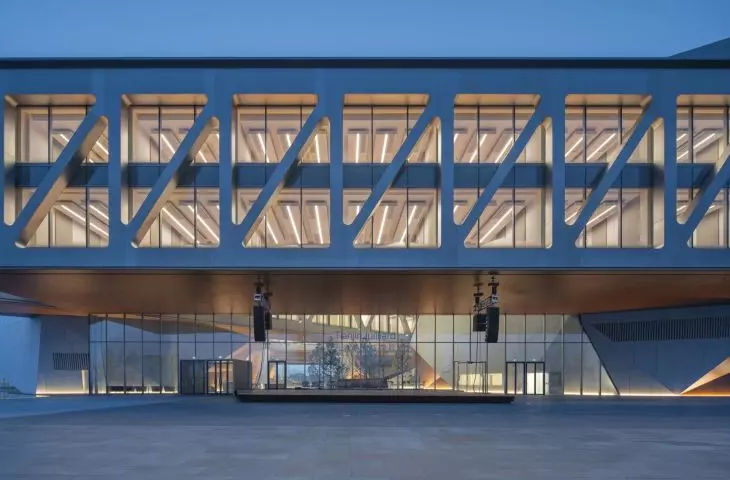 Juilliard School in Tianjin - bridges are equipped with triple glazing
