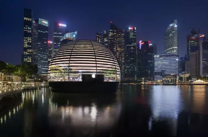 Apple store on the Marina Bay waterfront in Singapore at night
