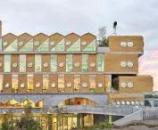 Reggio School in Madrid - the use of skylights and vertical glazing gives the facade a rhythmic layout