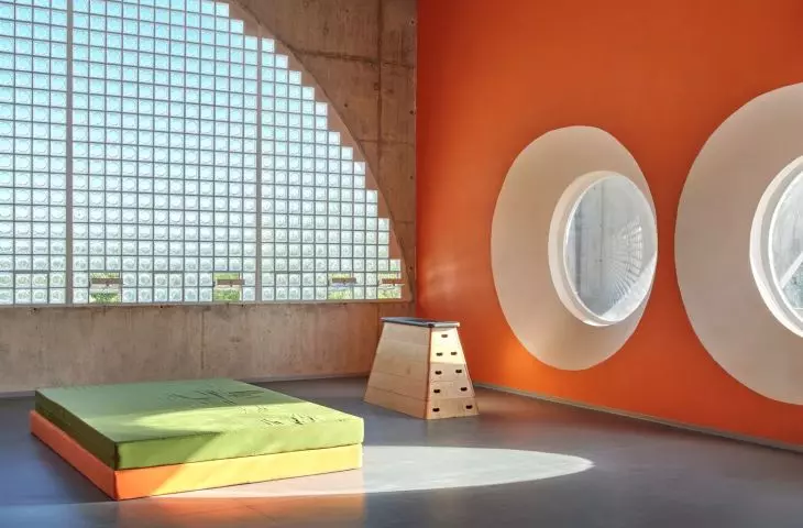 Reggio School in Madrid - interiors distinguished by open layout