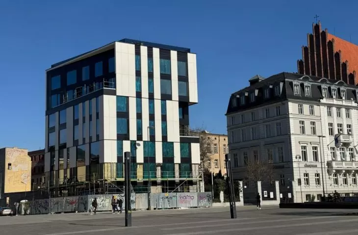 Nowy budynek przy Placu Wolności we Wrocławiu