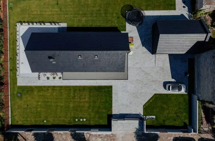 Nowadays, there are mainly two technologies for the construction of frame houses: the lightweight one, known as Canadian, and the heavier one, German