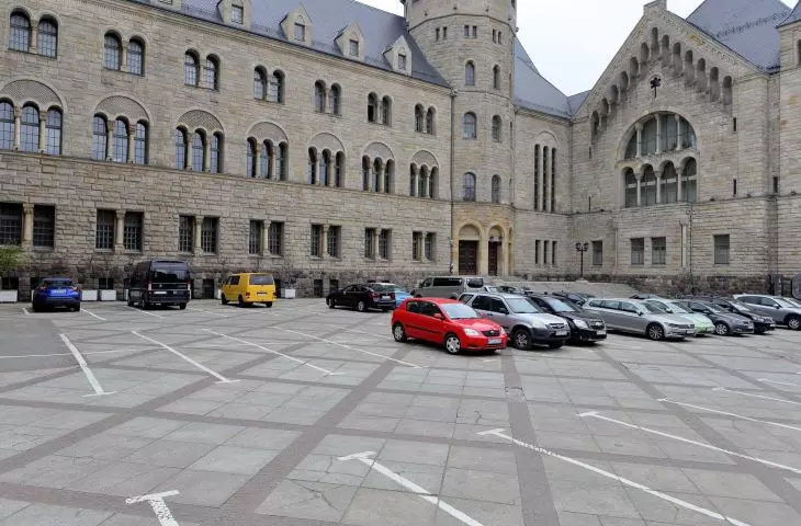 dziedziniec przed CK Zamek w 2019 roku,