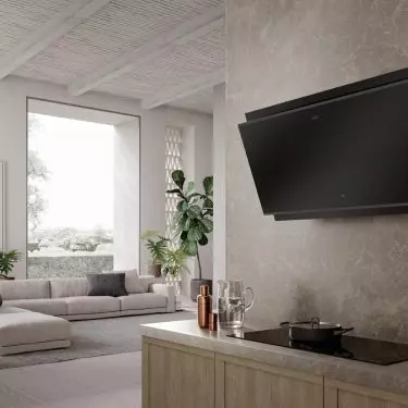 Okapy przyścienne cieszą się dużą popularnością m.in. ze względu na wysoką efektywność pochłaniania oparów i szeroką gamę stylistyczną