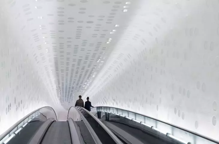 Elbphilharmonie w Hamburgu, Niemcy  — do budynku prowadzą 82-metrowe schody ruchome
