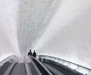 Elbphilharmonie w Hamburgu, Niemcy  — do budynku prowadzą 82-metrowe schody ruchome